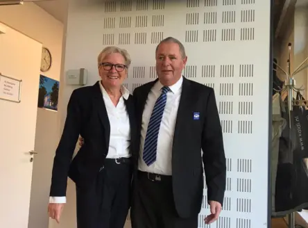 Bodes Will en Ria bij de Gemeente Bloemendaal